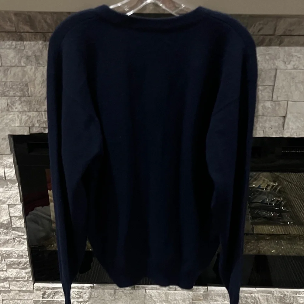 Men's Deep Blue V-Neck Cashmere Sweater size Medium